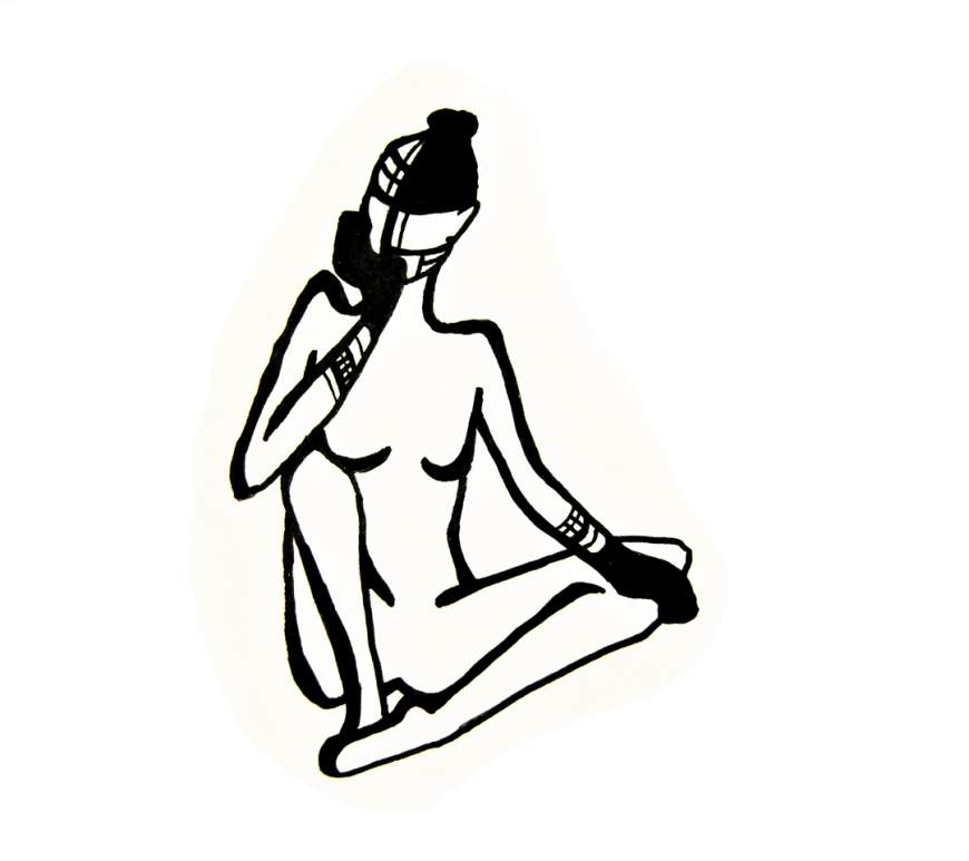 une femme maquillée style ethnique est assise en tailleur la tête dans sa main droite. Dessin noir et blanc de Ronja Mueho.